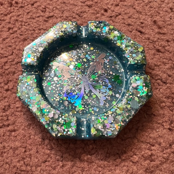 Butterfly Ashtray - Picture 4 of 4